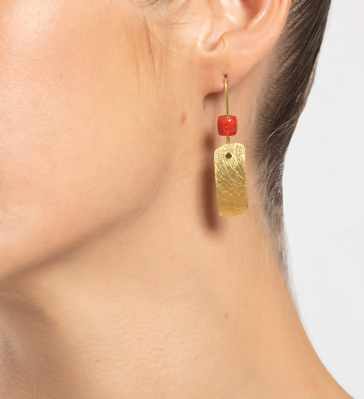 18k gold and coral earrings Posidònia 40mm