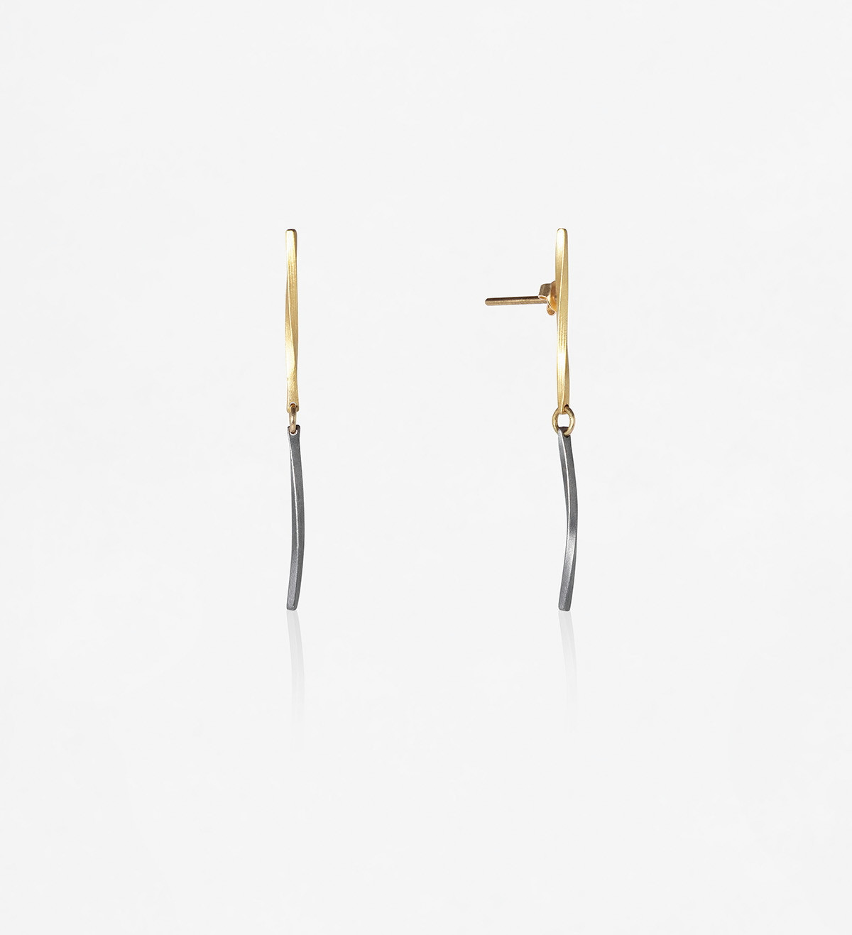 18k gold and titanium earring Pinassa 40mm