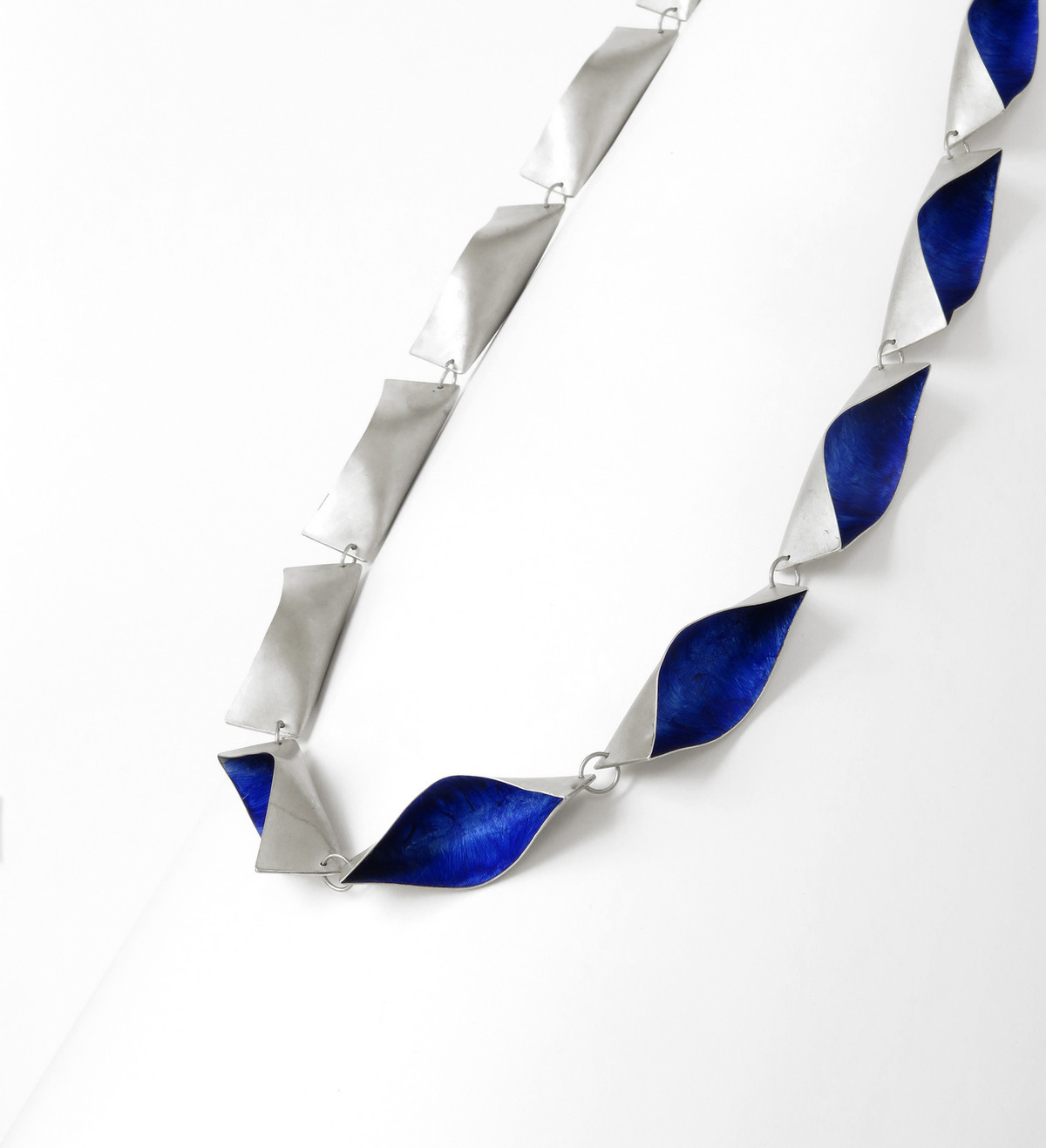 Silver necklace Bots with blue paint 90cm