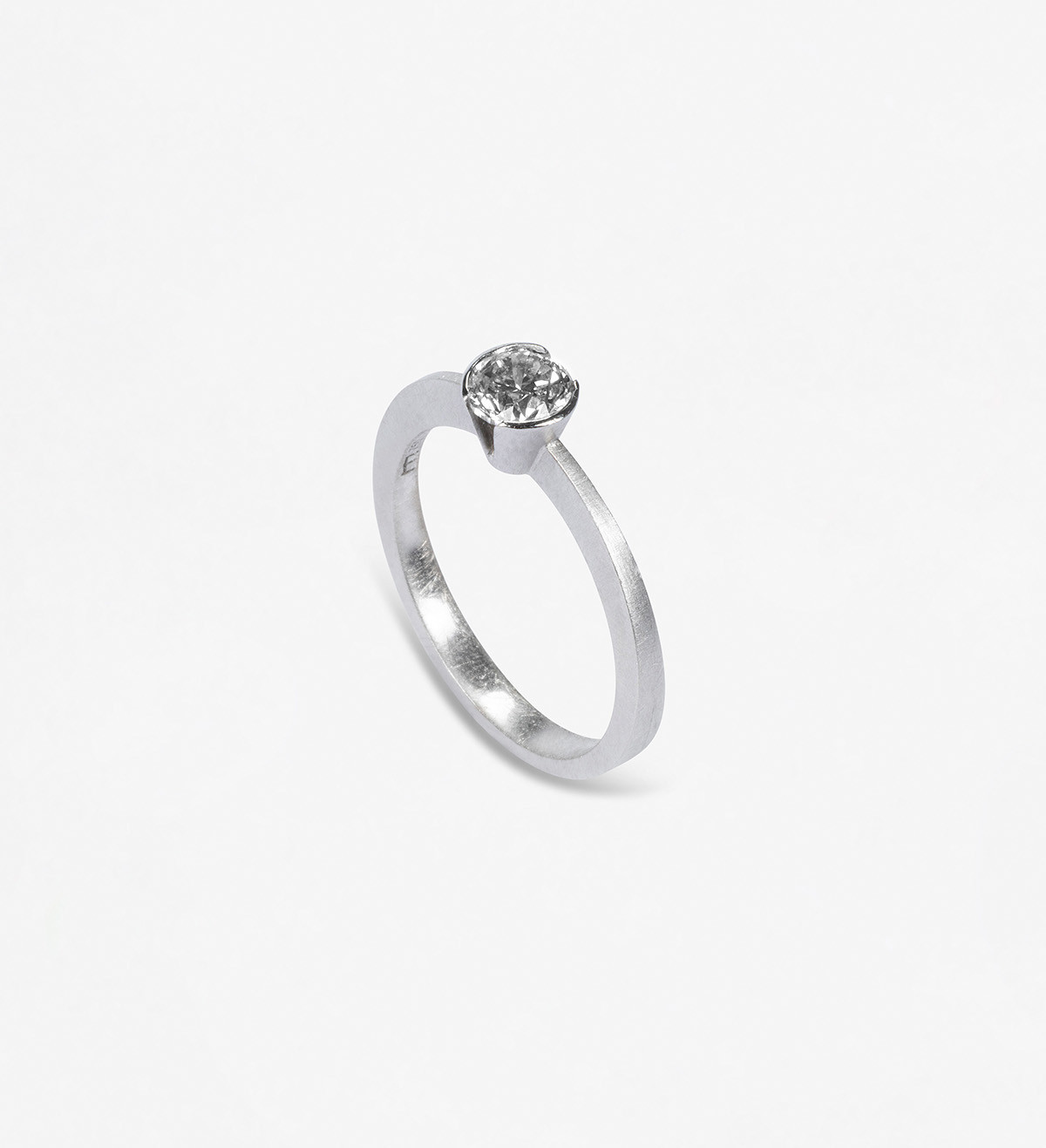 Solitari or blanc amb diamant 0,61ct VS1 F