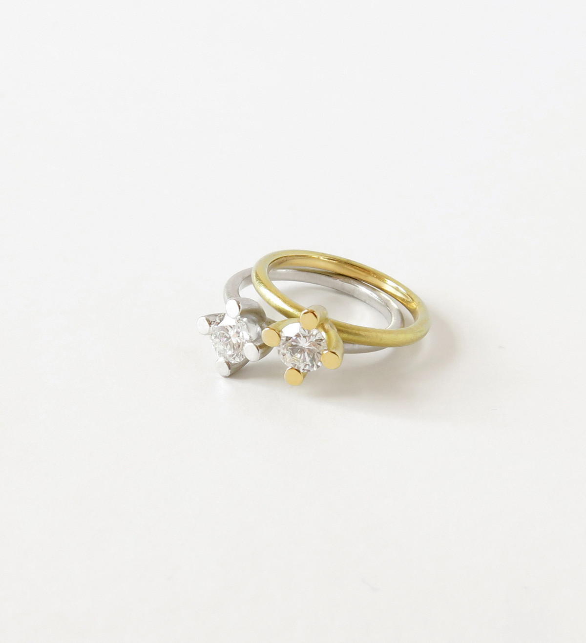 Solitario con oro con diamante 0,31ct VS1 D